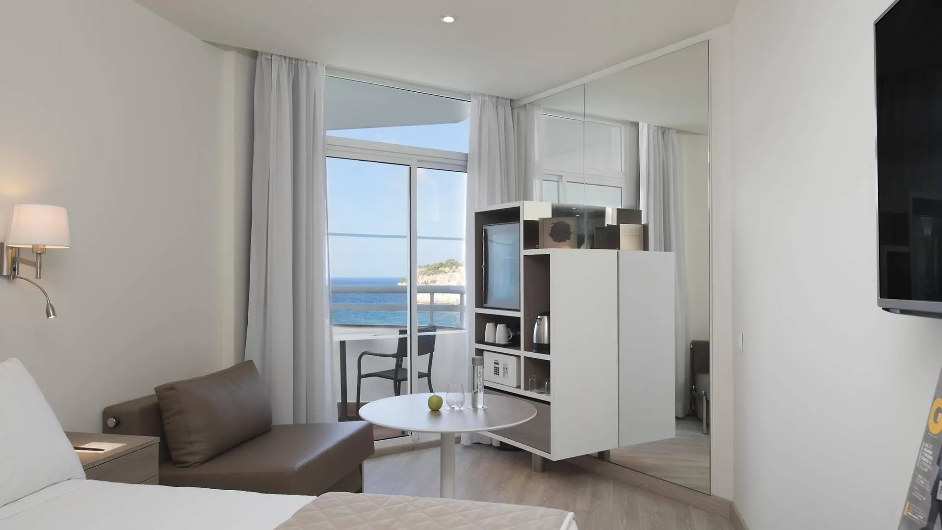 Melia Gavilanes Hotel Cala Galdana  4*, Cala Galdana (Menorca)